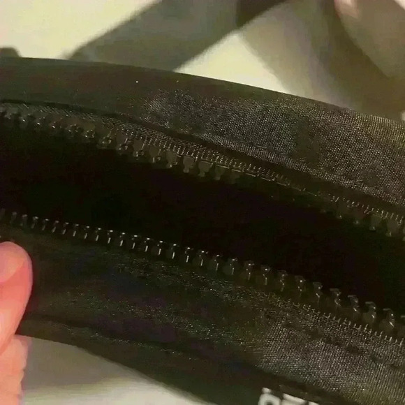 Women’s final 4 fanny pack - Picture 3 of 3